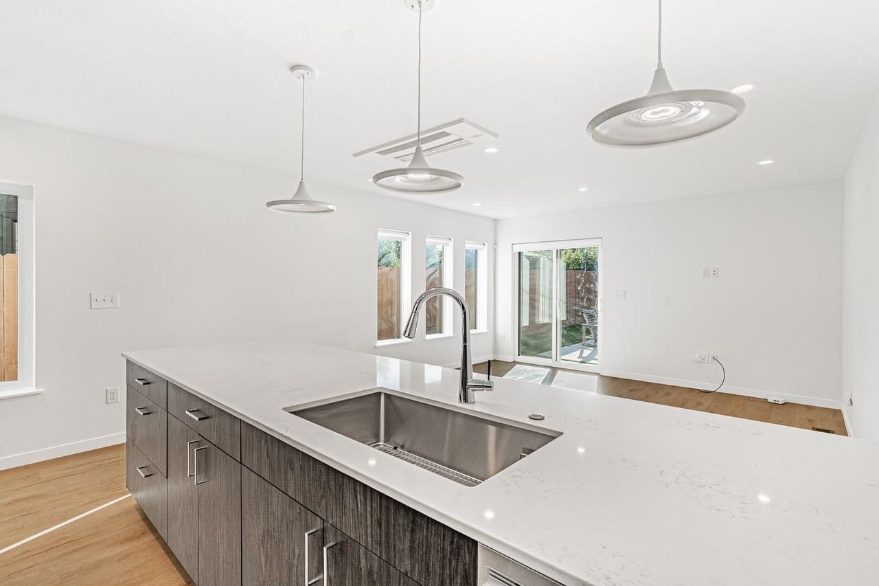 1717 Ingalls St - Photo 6 of 34