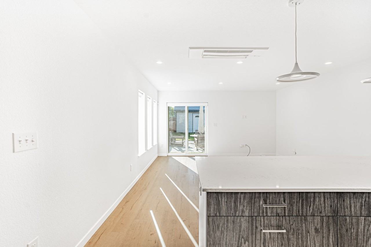 1717 Ingalls St - Photo 7 of 34