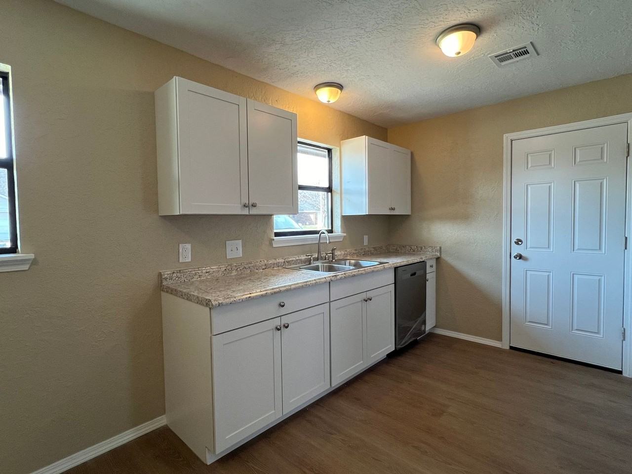 4704 Se Avalon Ave - Photo 2 of 14