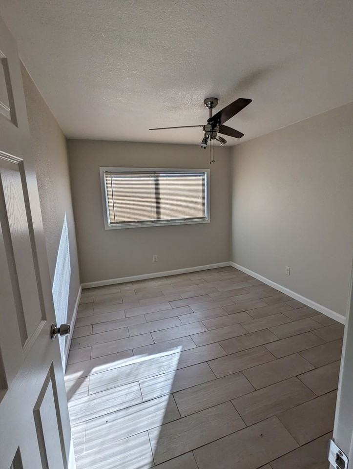 617 Chestnut St - Photo 3 of 24