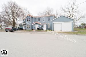 featured image of 405 S Wayne St