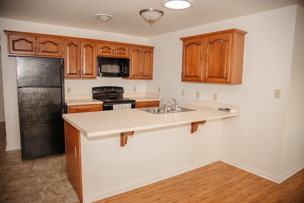 207 W Maple St - Photo 2 of 18