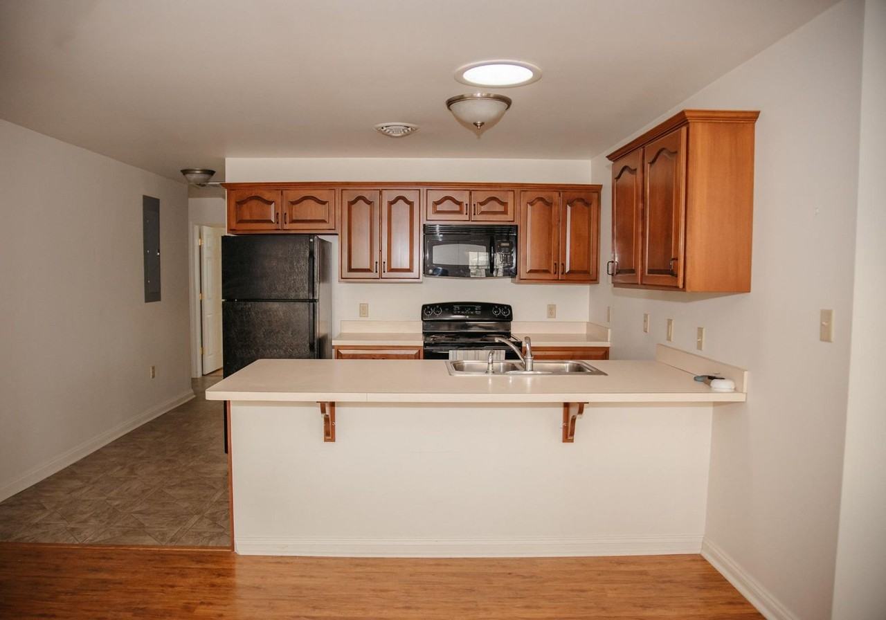 207 W Maple St - Photo 3 of 18