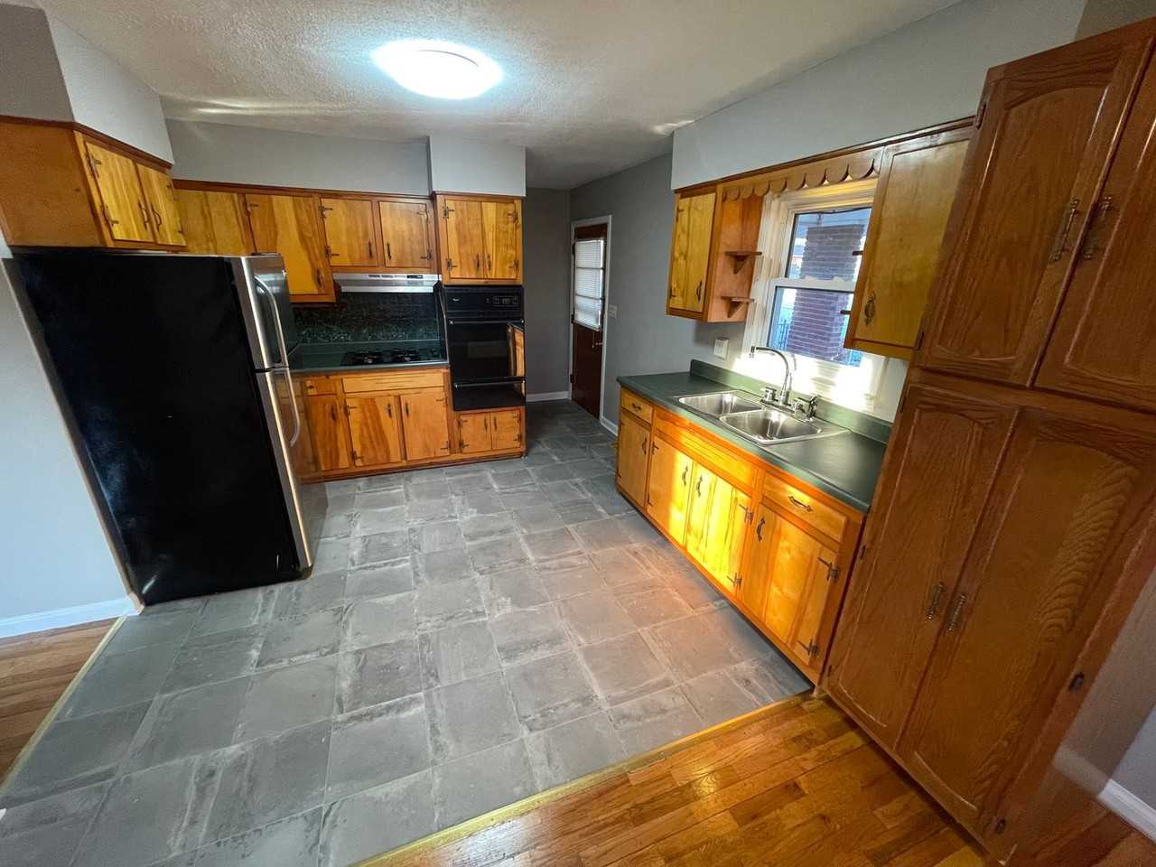 1627 Greenland Park Cir - Photo 3 of 17