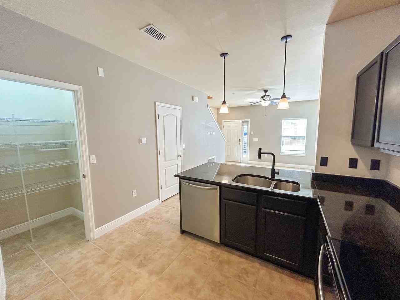 2960 Sw 35th Pl - Photo 7 of 24