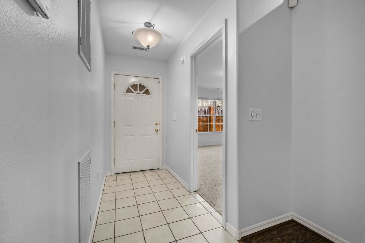 Pointer Lane Duplex - Photo 2 of 11