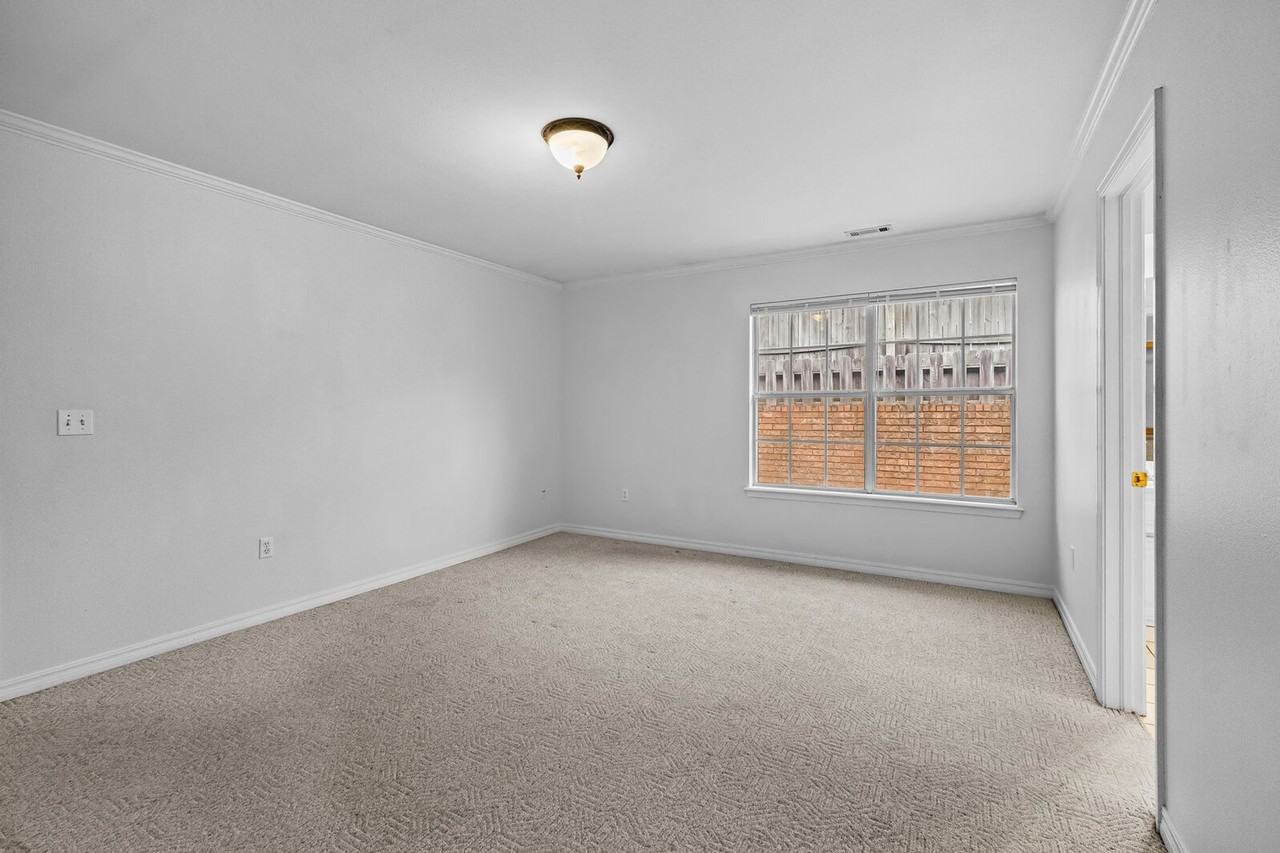 Pointer Lane Duplex - Photo 4 of 11