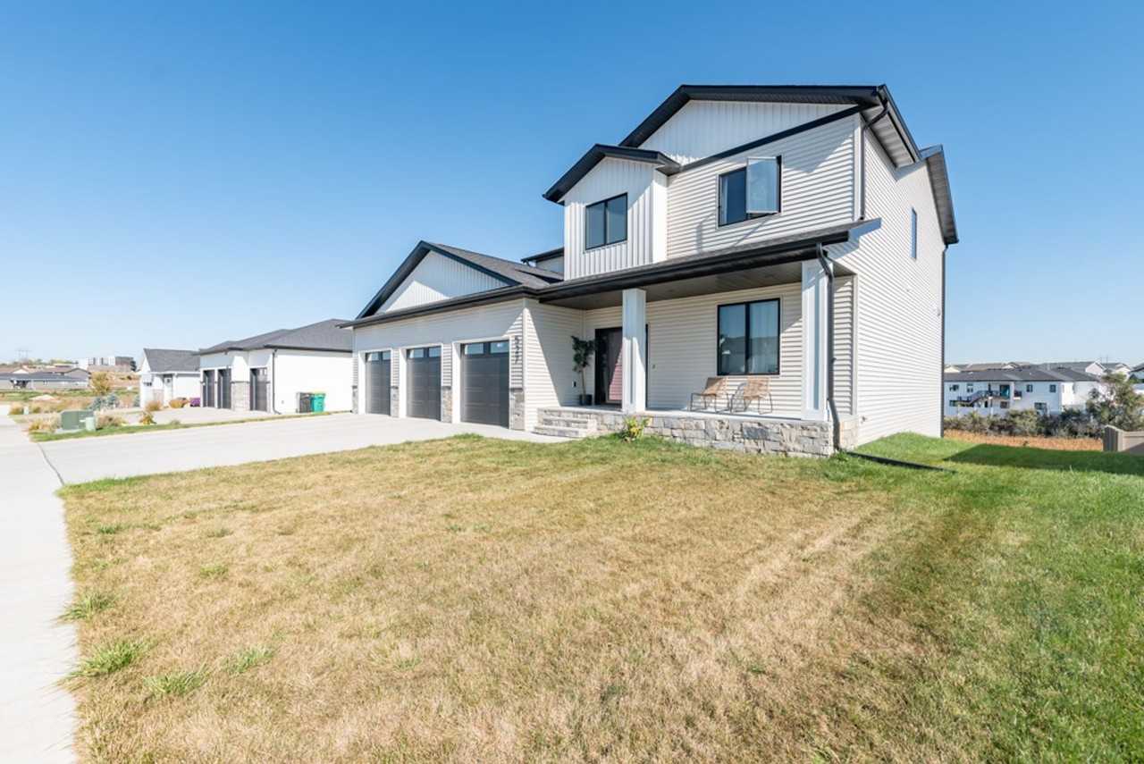 527 Flint Dr - Photo 2 of 50