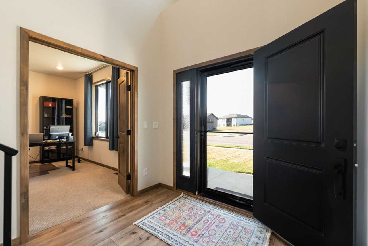 527 Flint Dr - Photo 5 of 50