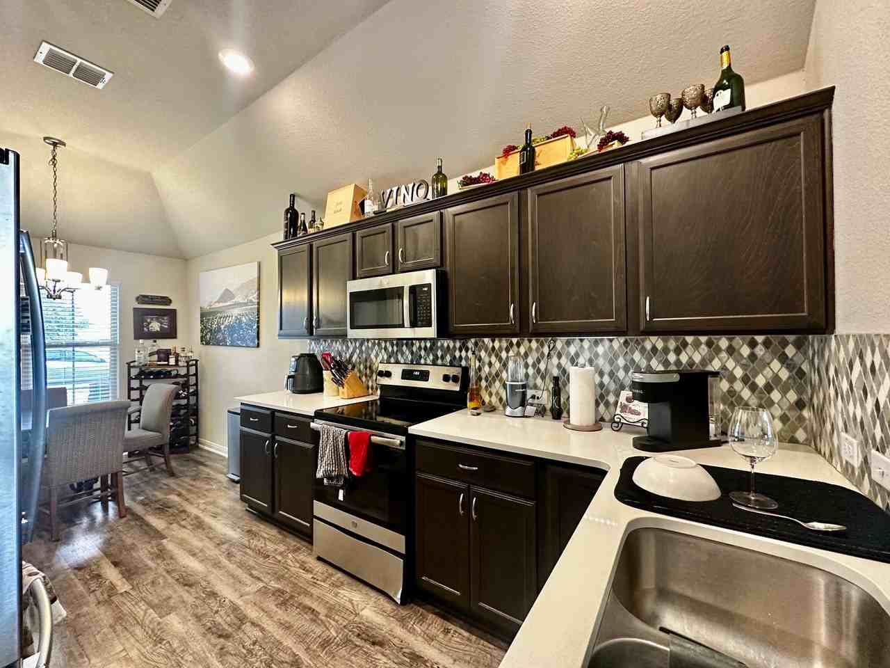 1120 Placid Cir - Photo 2 of 20