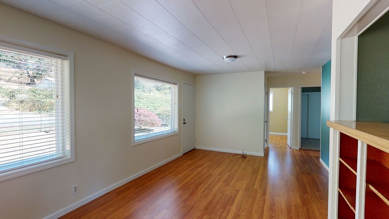 17617 Se May Valley Rd - Photo 7 of 38