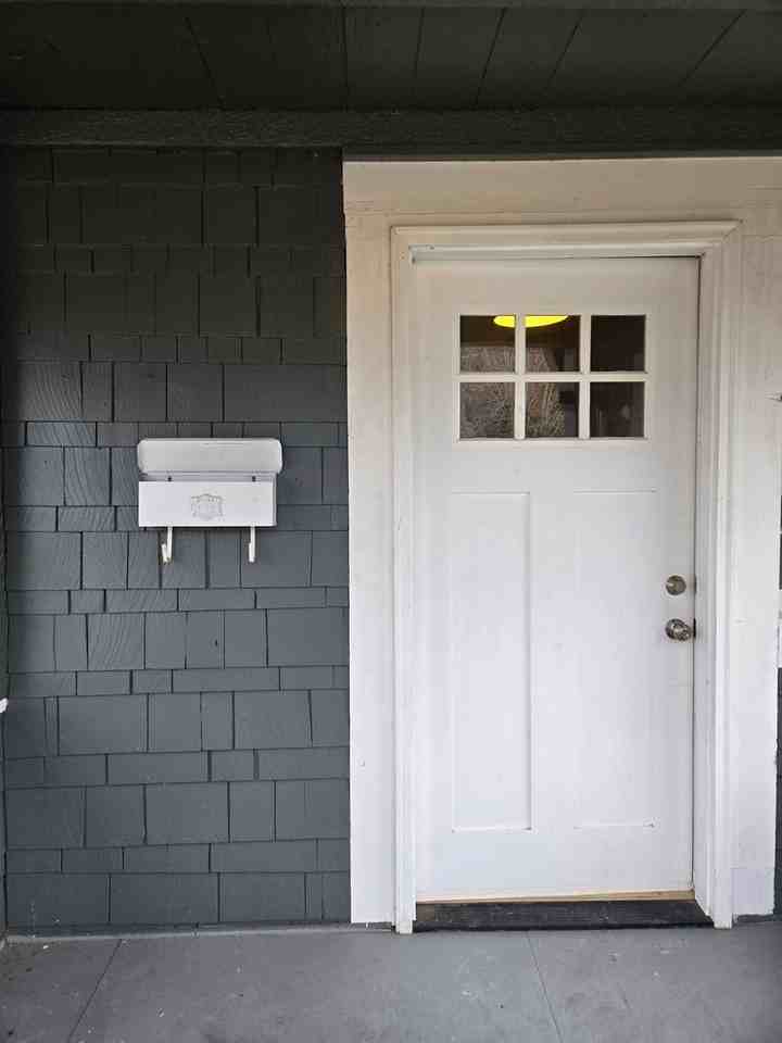 402 W Pine St - Photo 3 of 32