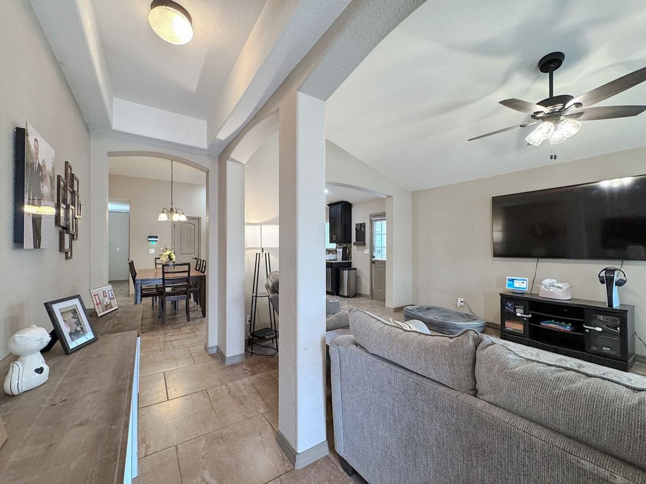 14816 Hunters Grove Ave - Photo 3 of 32