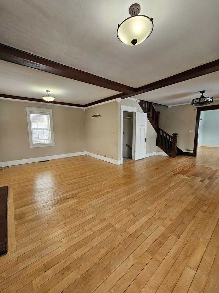 1123 Fulton St - Photo 4 of 35