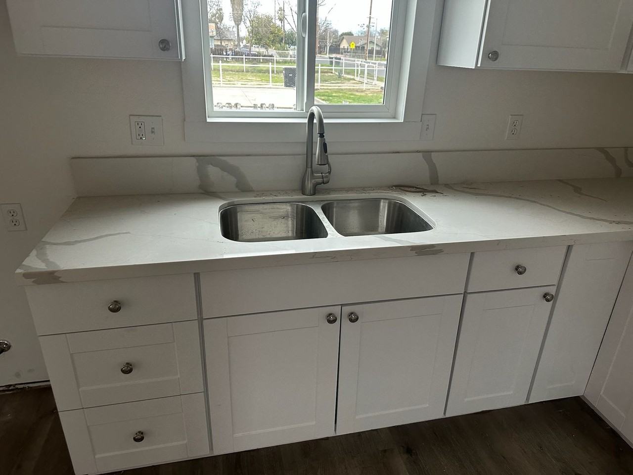 824 S Irwin St - Photo 4 of 12