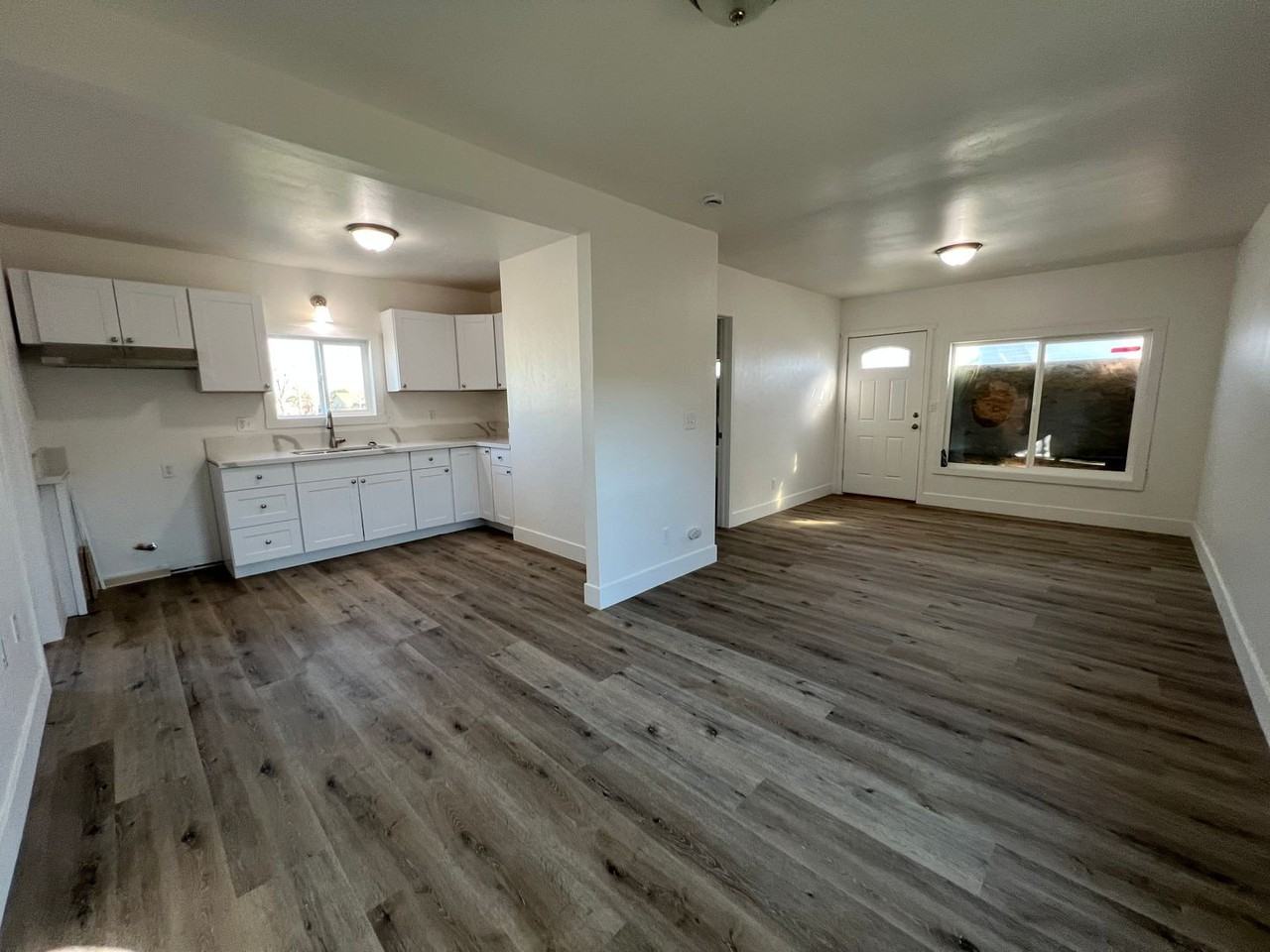 824 S Irwin St - Photo 5 of 12