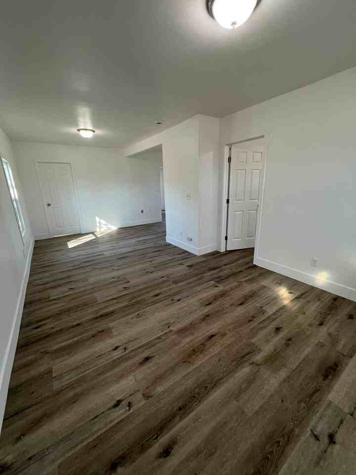 824 S Irwin St - Photo 6 of 12