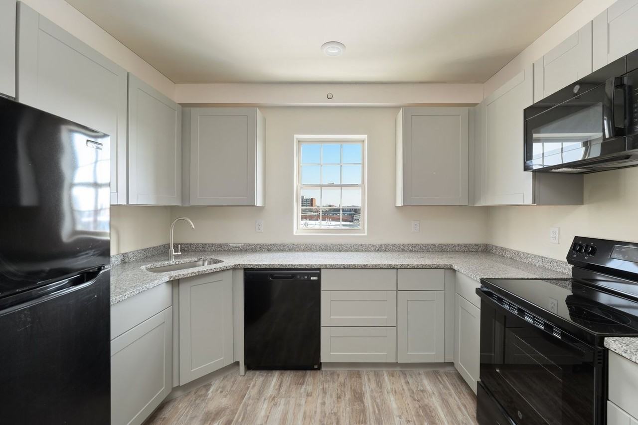 Pine Street Apartments - Photo 3 of 6