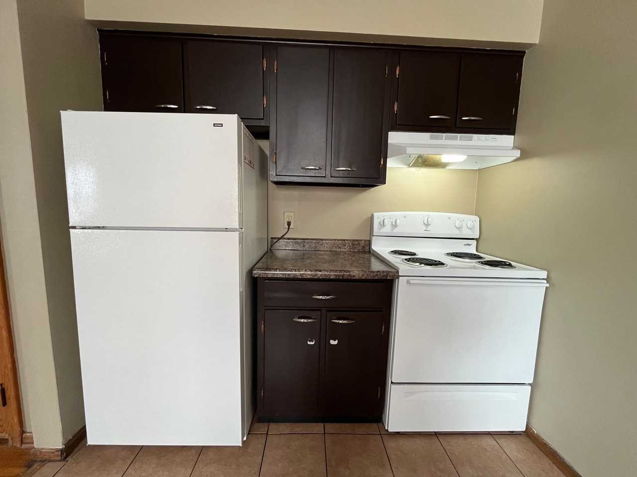 1360 Payne Ave - Photo 3 of 25