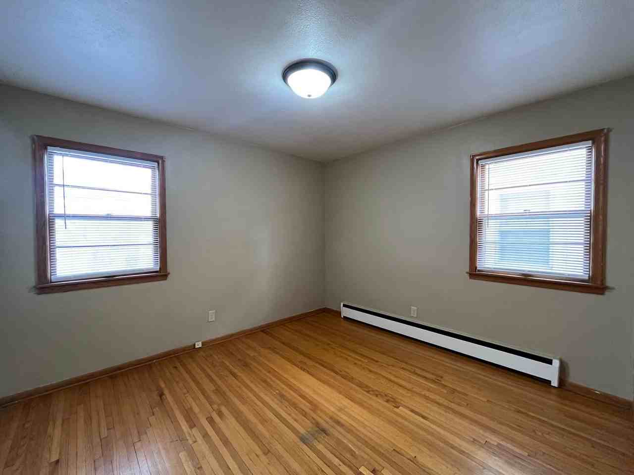 1360 Payne Ave - Photo 7 of 25