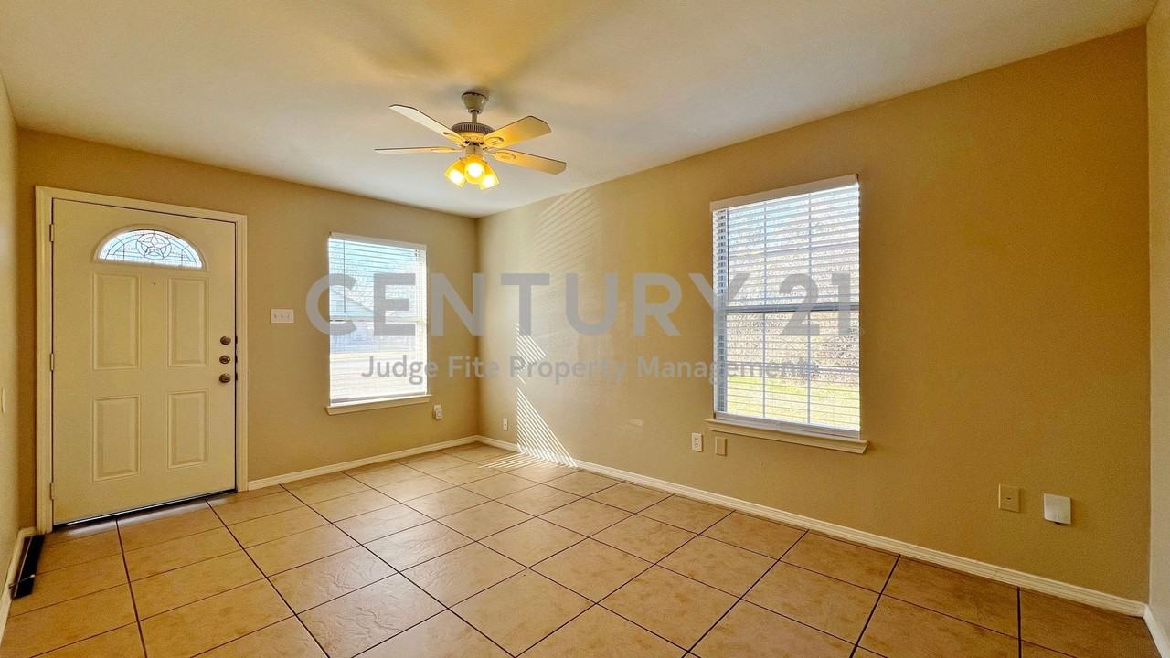 2913 Van Horn Ave - Photo 2 of 11