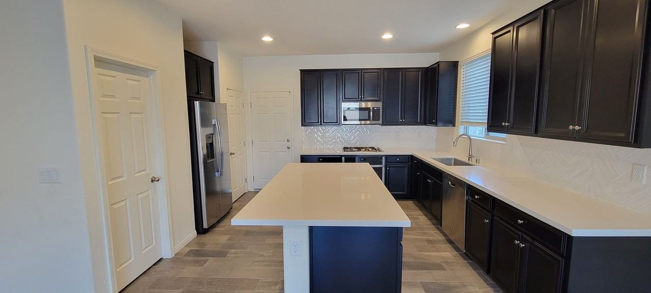 4234 Enchanting Sky Ave - Photo 7 of 32
