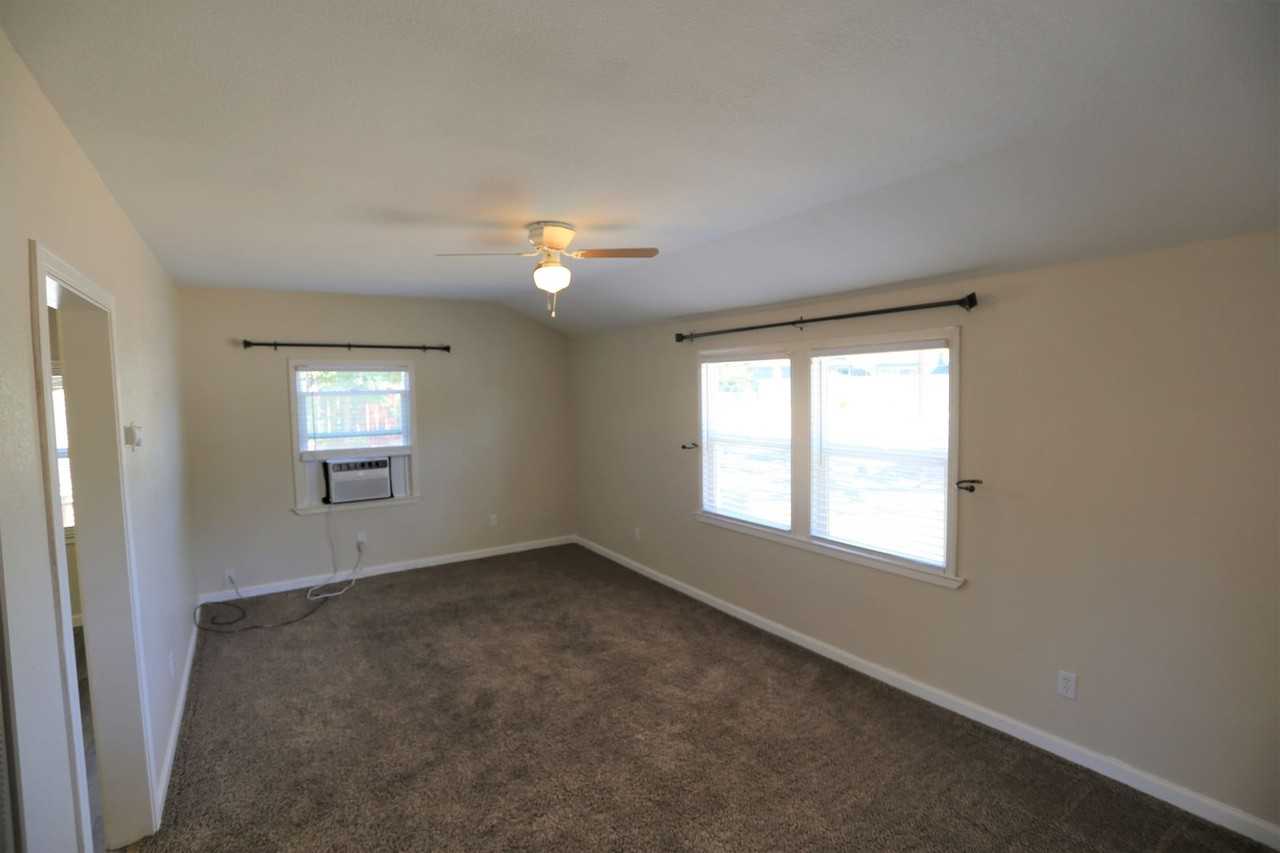 575 E St - Photo 2 of 11