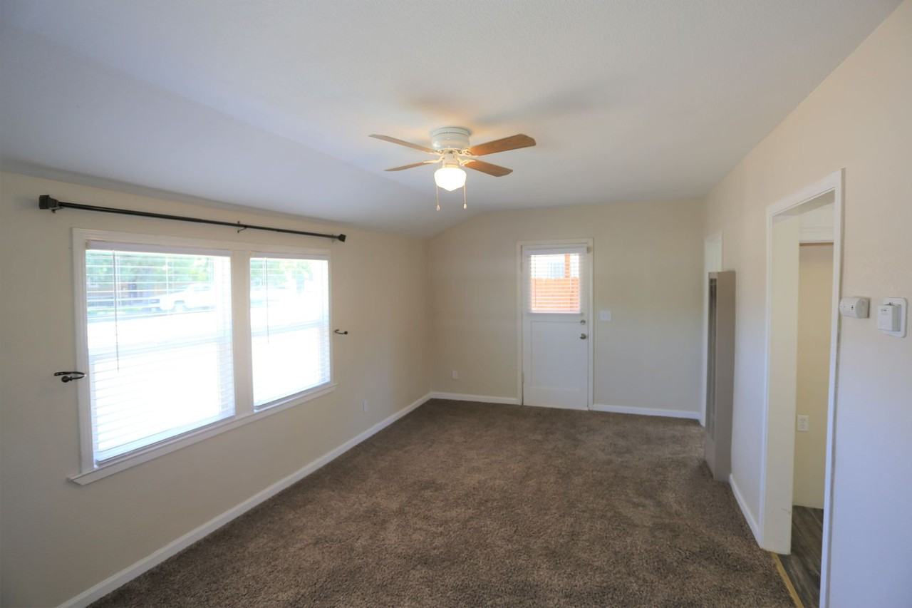 575 E St - Photo 3 of 11