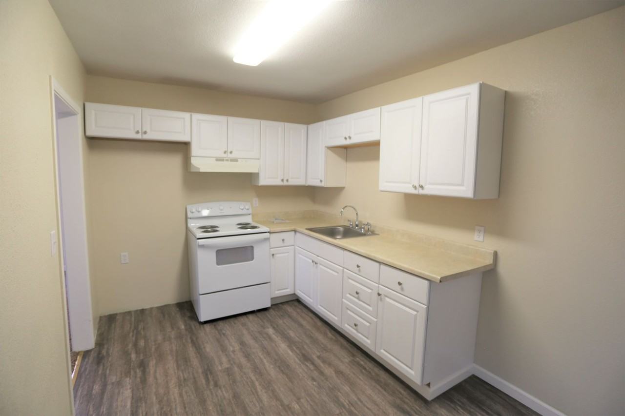 575 E St - Photo 4 of 11