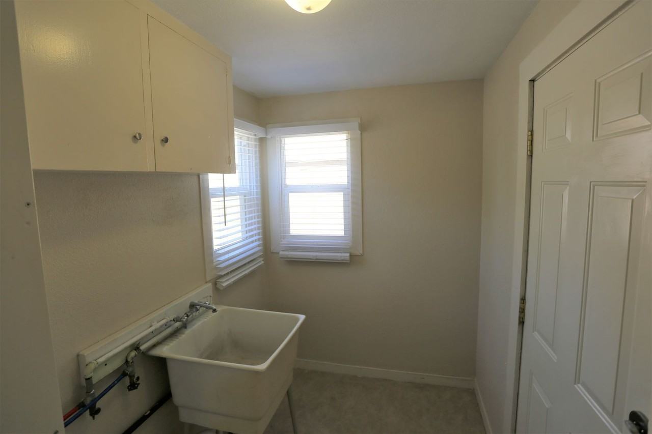 575 E St - Photo 5 of 11