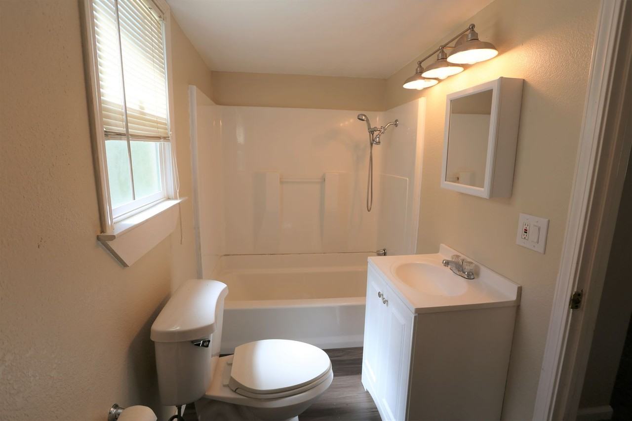 575 E St - Photo 7 of 11