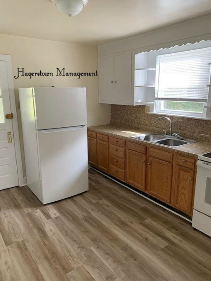 13249 Pennsylvania Ave - Photo 3 of 12