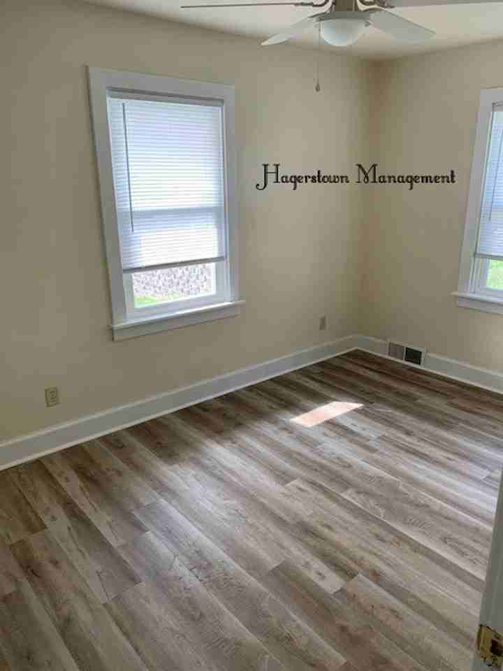 13249 Pennsylvania Ave - Photo 7 of 12