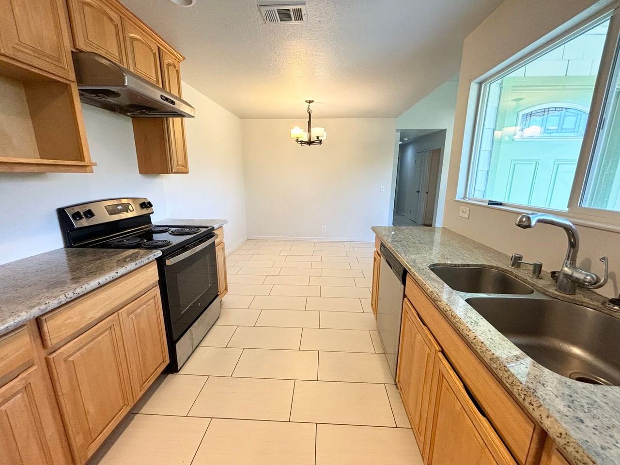 537 Hudson Ct - Photo 5 of 21