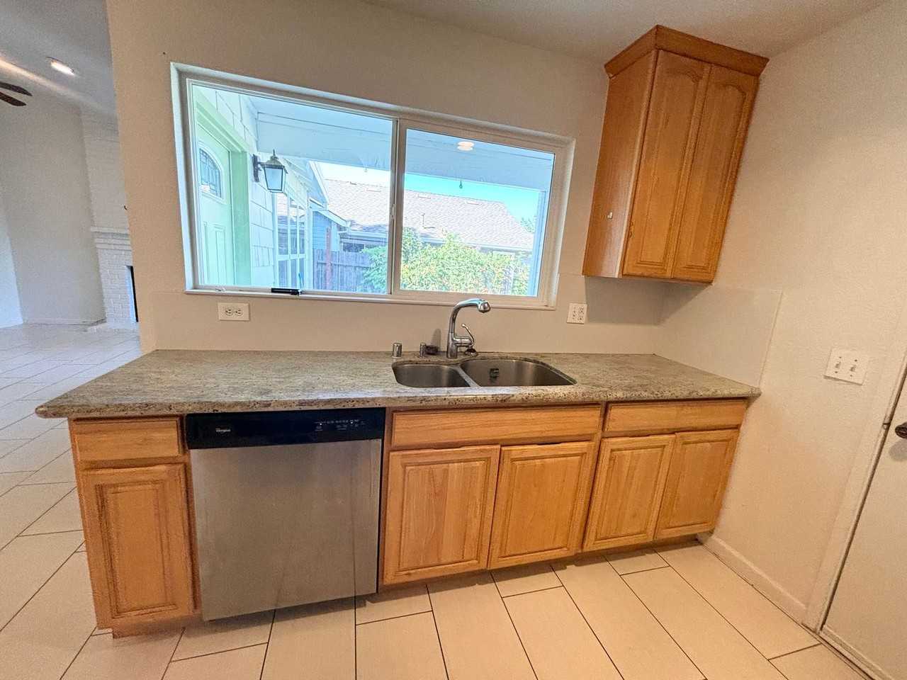 537 Hudson Ct - Photo 7 of 21