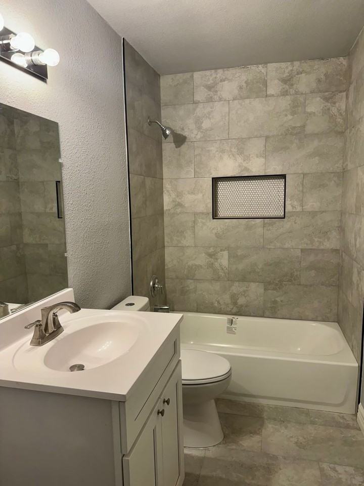 1323 Chalmers Ave - Photo 5 of 6