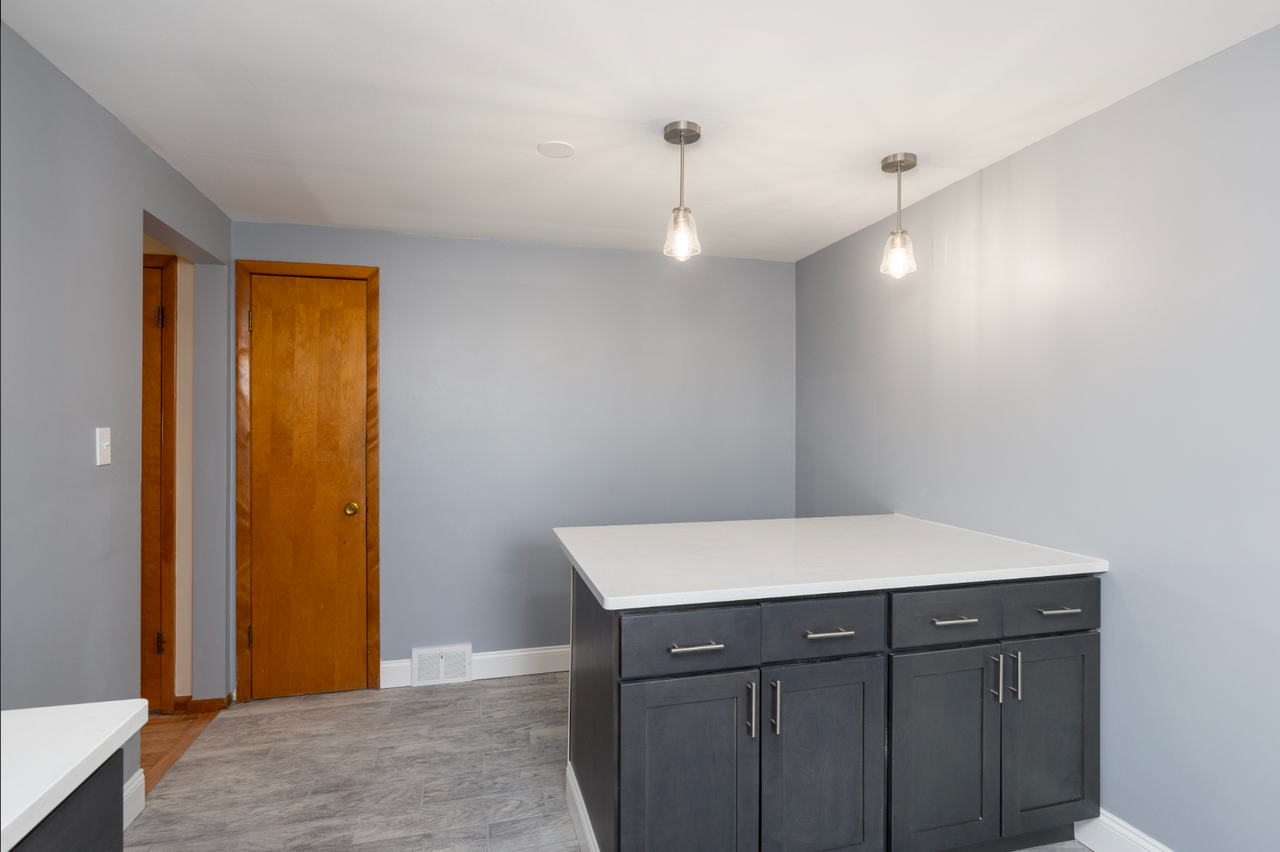 78 N Parker Ave - Photo 3 of 10