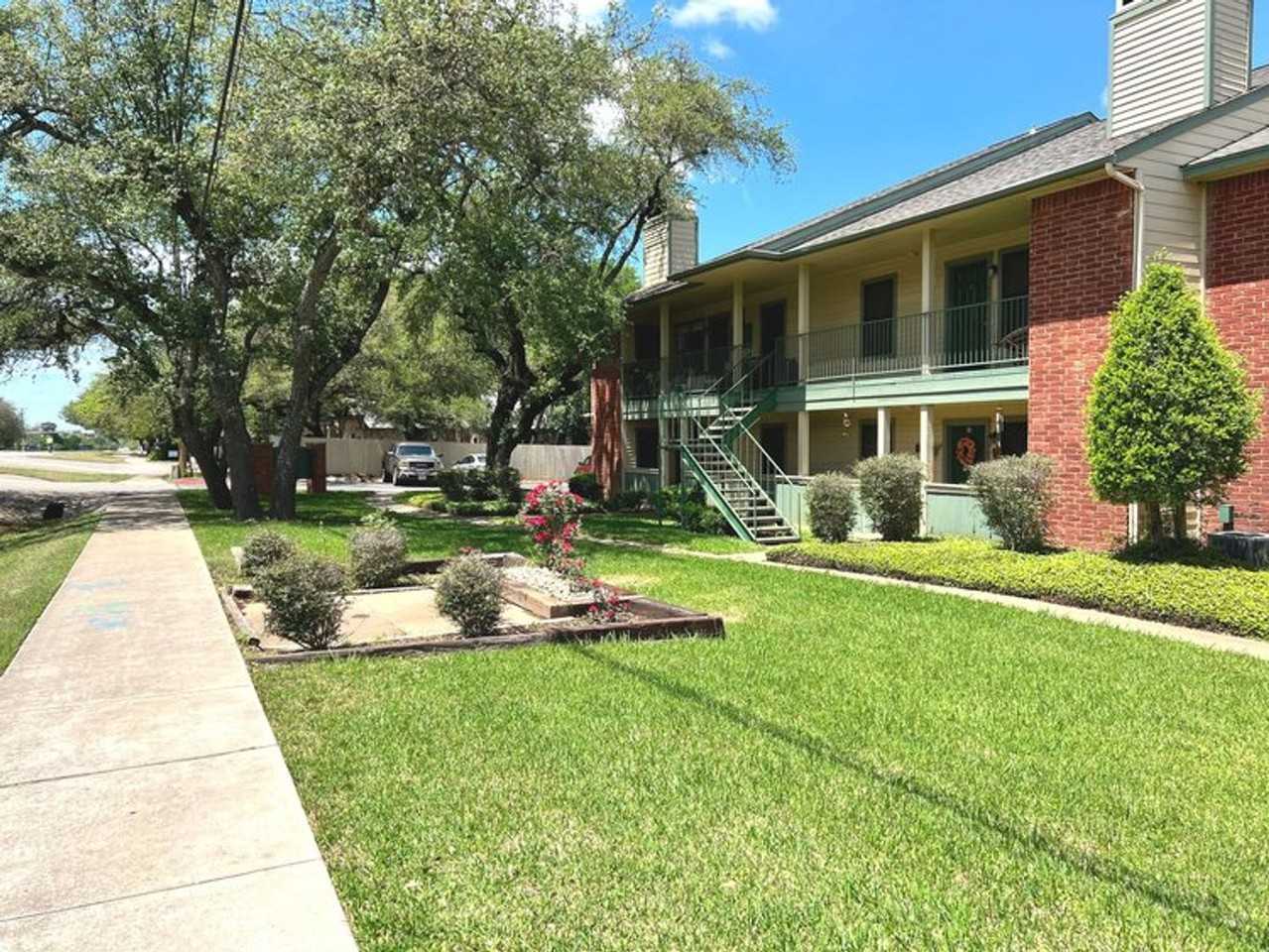 Hidden Timber Apartments - Photo 5 of 50