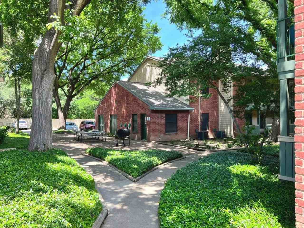 Hidden Timber Apartments - Photo 6 of 50