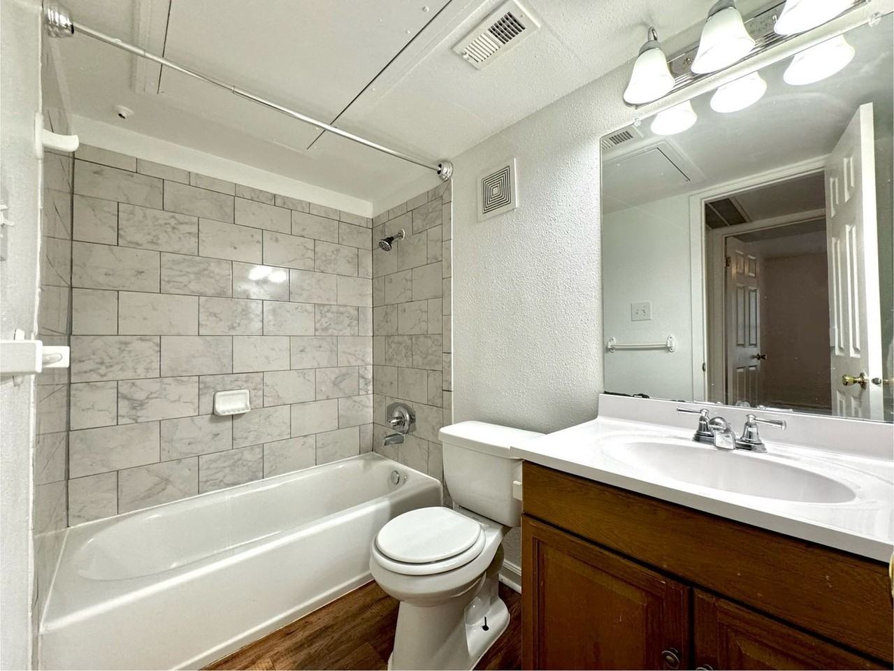Hidden Timber Apartments - Photo 6 of 50
