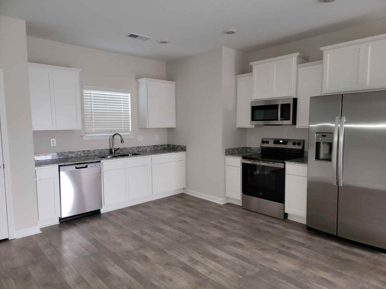 324 Young Town Cir - Photo 2 of 9