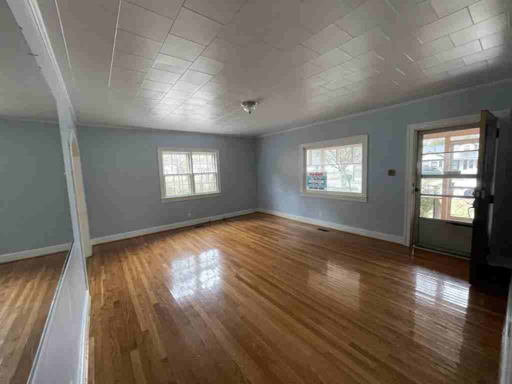 709 S Pine St - Photo 3 of 9