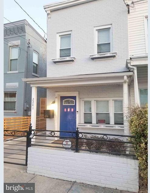 2241 Prout St Se - Photo 2 of 29