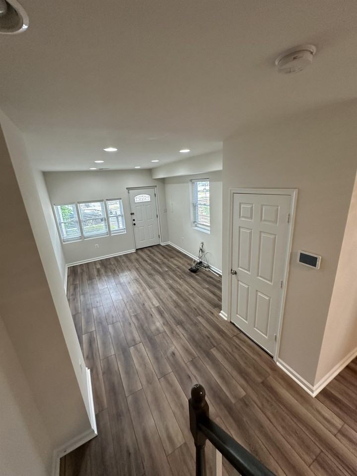 2241 Prout St Se - Photo 3 of 29