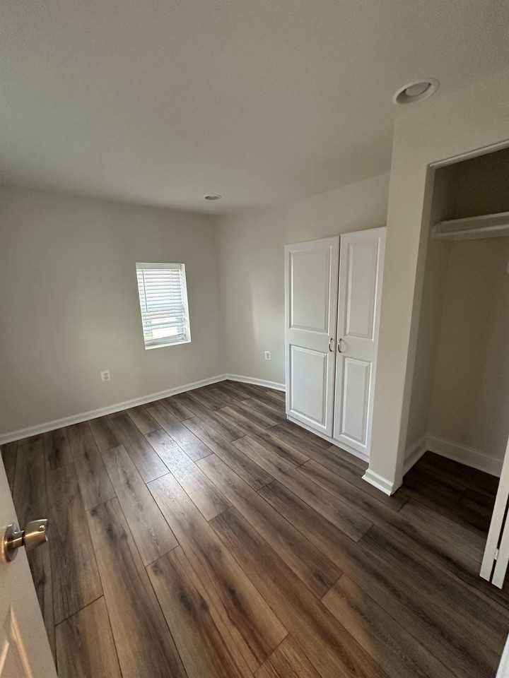 2241 Prout St Se - Photo 5 of 29