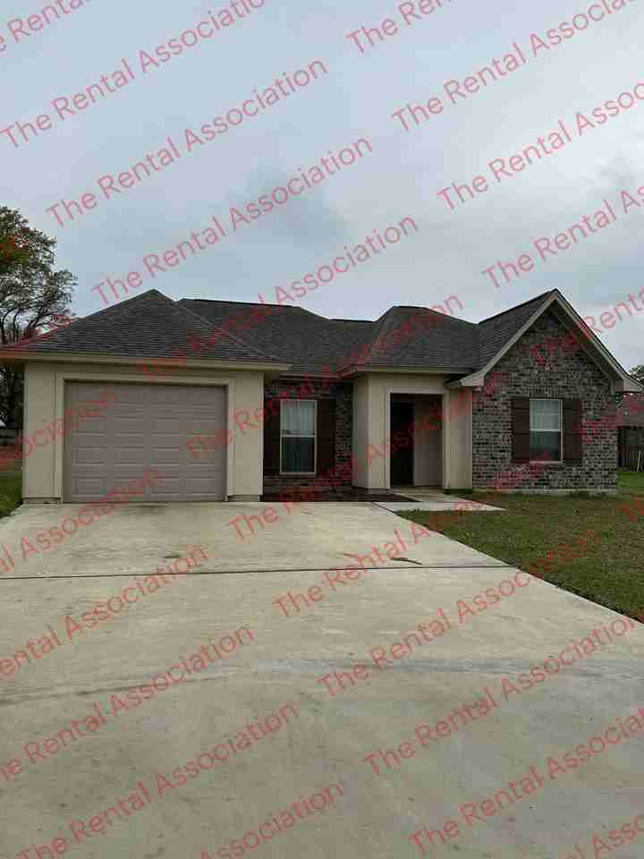 116 Douglas Ln - Photo 2 of 33