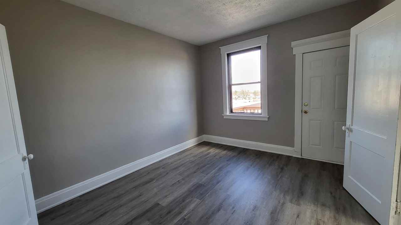7506 Hamilton Ave - Photo 2 of 16