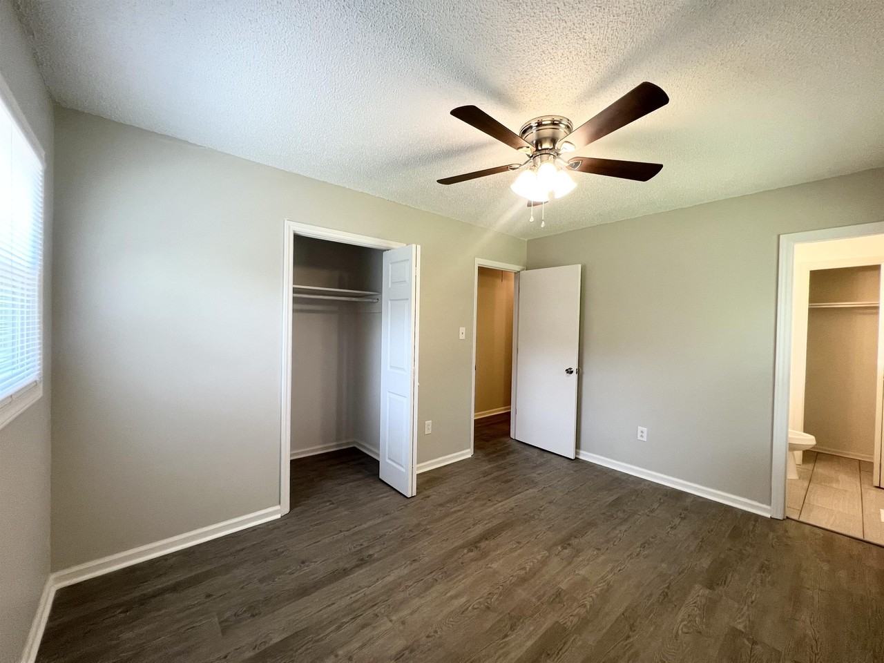 44 Iris Dr - Photo 2 of 25