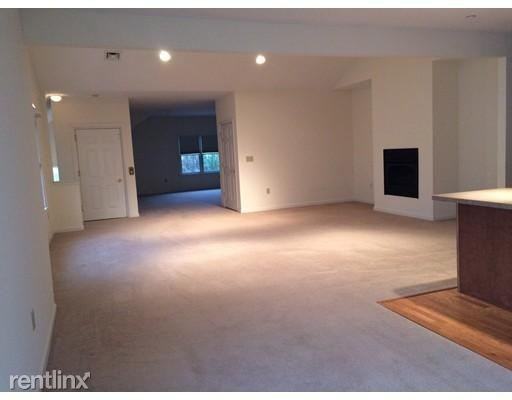 631 East St - Photo 3 of 10