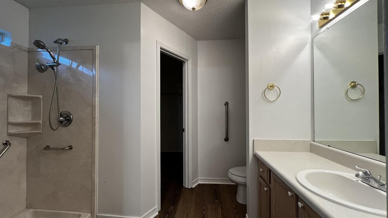 513 Westchase Ct N - Photo 4 of 17